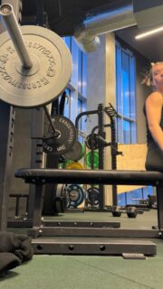 Jeg afholder barselsbootcamps så du kan få en god start på din træning efter fødslen, og i trygge rammer give din baby sin første oplevelse i et fitnesscenter (spændende! 👀)
Det er en 4 ugers bootcamp med fokus på at få dig tilbage til træning - med mulighed for at forlænge forløbet, hvis det passer ind i barselsplanerne ☺️
Du bliver introduceret til tung styrketræning og effektive puls-træninger, som du nemt kan lave med din baby ved din side 🙌
…og så foregår det i en lille lukket gruppe med maks 8 nybagte mødre og deres baby.
Så der er tid til at jeg kan tilpasse træningen til dig, rette til undervejs, og hjælpe med at junglere baby og træning😎
Der er god tid, så du kan amme, putte og underholde, og stadig nå i mål med en fuld træning! 💪
👉 Næste bootcamp starter den 27. Februar i SHC Kaktus, og laves i samarbejde med SHC og AAO, så du får gratis adgang til @sportinghealthclub , og en screening til dig og din baby hos @aarhusosteopati ✨
Tilmeld dig via linket i kommentaren
Eller skriv til mig, hvis du er i tvivl om det er noget for dig 🫶🏼
#personligtræner #efterfødselstræning #sundhed #styrke #træningsinspiration