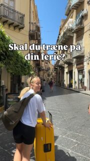 Du kan godt gå på ferie og holde fast i dine aktive vaner - betyder det at du skal stå i hotellets alt for varme fitnesscenter? Nej!

Det kan sagtens være en lang gåtur til solopgang.
Sightseeing fra løbeskoene
Bjergbestigning og byvandring
SUP, Snorkle og svømmeture 
Cykling, dans eller en træning på stranden, hvis du har LYST til en mere traditionel træning 🫶🏼 

Vil du have en plan i baghånden, hvis du skulle få lyst til at træne på stranden, i haven eller på parkeringspladsen? 

Så skriv FERIE i en kommentar, så sender jeg et ferieprogram ☀️ 

#personligtræner #onlinecoach #ferietræning #bevægelsesglæde #sundhed