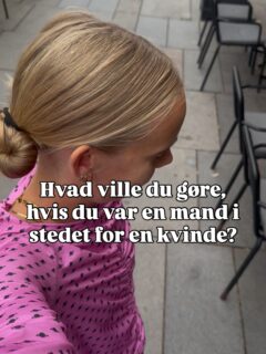 Vi er blevet virkelig gode til at spørge:
“Er det normalt?”

Normalt at have ondt. Normalt at være udmattet. Normalt at have kraftige menstruationer. Normalt at sulte sig selv for at passe ind. Normalt at have en krop, der føles som en kamp.

Men måske er det på tide, at vi begynder at stille et andet spørgsmål:
“Er det noget, jeg behøver at leve med?”

For nogle gange er svaret ja.
Men alt for ofte er svaret nej.

Derfra kan vi gøre noget.
Søge hjælp. Kræve svar. Spise nok. Blive stærkere. Passe på den krop, vi skal leve i resten af livet.

Jeg synes, vi skylder os selv, at stoppe med at normalisere mistrivsel bare fordi den er almindelig🤷🏼‍♀️🫶🏼