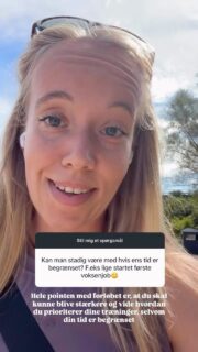 Team Stærk er for dig der gerne vil blive god til at styrketræne, og lære at lave en plan som passer til et travlt liv.
Vi fokuserer på god teknik og kropsbevidsthed, og så lærer du hvilke øvelser der gør hvad, så du kan tilpasse dine træninger til uger med mere eller mindre tid.
Forløbet indeholder en base med 3 ugentlige træninger, og derudover værktøjerne til at gøre træningerne til 2 træninger eller til 4-5 kortere træninger, hvis det er dét ens kalender giver plads til.
Kort sagt: lær at optimere din træningstid, bliv god til styrketræning og byg et solidt fundament for en træningsrutine der kan holde resten af dit liv 💪
Team stærk er et online træningsfællesskab, hvor du træner sammen med andre, hver for sig.
I deler udfordringer og sejre, og jeg guider jer videre når i sidder fast. I får nye fokuspunkter eller hands-on-øvelser hver uge, så jeg sikrer mig at vi når godt omkring på de 12 uger vi har sammen 😎🙌
Skriv STÆRK til mig 👇 og så sender jeg mere info til dig 💜
#onlinetræner #onlinecoach #styrketræning #bootcamp #sundhed