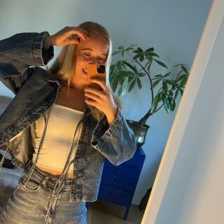 Oktober har været on fire 🔥

Jeg har været træt, udmattet og når jeg ser tilbage på måneden der er gået, så giver det faktisk rigtig god mening - for mit liv har været fyldt! 

Med fyldte arbejdsuger og de dejligste mennesker i mine weekender 🫶🏼 og så er det jo helt okay, at energien bliver brugt op! 🙌 

Nu har jeg sovet næsten hele den første weekend af november, og er så klar til flere skønne øjeblikke! 

Ved ikke om jeg er klar på flere åbningsreplikker på datingapps but oh well (se sidste billede) 😂 

Har du haft en god oktober?