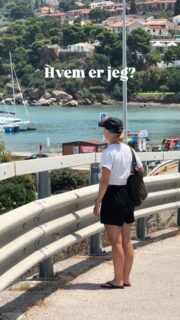 Jeg har lige udfyldt et spørgeskema om mig og min hverdag, fordi jeg som et led i ADHD udredning har fået tilbudt “voksenuddannelse” i “mig selv” - og det synes jeg egentlig er pisse fedt! 🙌

Indtil jeg nåede til spørgeskemaet… 
Du ved den slags spørgeskemaer fra et godt ViUnge blad, hvor man, når man læser svarmulighederne godt ved, at man helst vil have flest C-svar til sidst, fordi så ender man i boksen ‘’Kæresteklar”😅

Jep, det her er samme type🫣
Nu skal jeg bare squeezes ned i en af kasserne der rimer på A, D eller H 🫠

Men jeg er meget andet end både “kæresteklar” og symptomer på angst, stress, impulsiv, træt, perfektionist, glemsom og ‘meget’ energisk. 

Det er jeg helt sikkert også. 
Men det er sjældent sådan jeg beskriver mig selv🤷🏼‍♀️

Så her er et mere ægte bud på, hvem jeg er: som træner, som ven, som mig - i videoer 🫶🏼

Og nej, jeg kan ikke finde ud af at slappe af. 
(Den del af spørgeskemaet, scorede jeg top-point i)

God weekend 💛