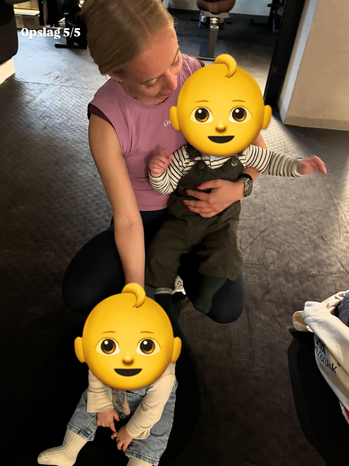 At blive mor er en af de største fysiske udfordringer, kroppen kan udsættes for 🤰💪
 Mange kvinder tænker, at de kun skal “hvile” op til fødslen – men faktisk kan styrketræning være et af de bedste forberedelsesværktøjer, du kan give dig selv💪

Når du styrketræner, bliver kroppen stærkere, mere stabil og bedre til at håndtere belastning.
 Det betyder blandt andet: 💪 Stærkere ryg og bækkenbund 💪 Mere udholdenhed og energi under graviditet og fødsel 💪 Hurtigere restitution efter fødslen 💪 Stærkere core og bedre kropskontrol

Og måske det vigtigste: du lærer at lytte til din krop, stole på dens styrke og bevare selvtilliden, når presset stiger.

Graviditet og fødsel er ikke en tid, hvor kroppen skal “holde pause” – det er en tid, hvor den kan trænes klogt og kærligt, så du står stærk og klar til det største eventyr i dit liv. ❤️

Har du allerede født og er klar på at træne dig selv stærk – med plads til din baby?

Strong Moms er en 4-ugers barsels-bootcamp med fokus på dig og dit overskud 💪👶

#personligtræning #gravidtræning #efterfødsel #barselstræning